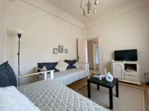 Ellis Apartment Axd 1